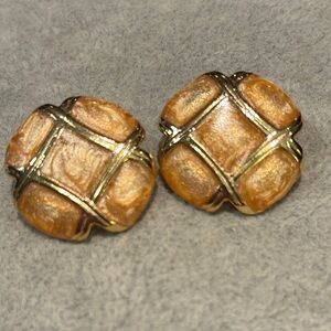 Gold and Crème Carmel Vintage 80’s Clip-On Earrings with Quilted Design